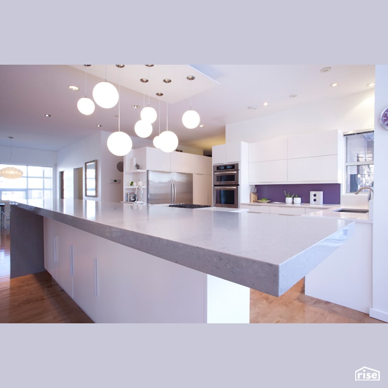 White Kitchen with LED Lighting by Filo Plus