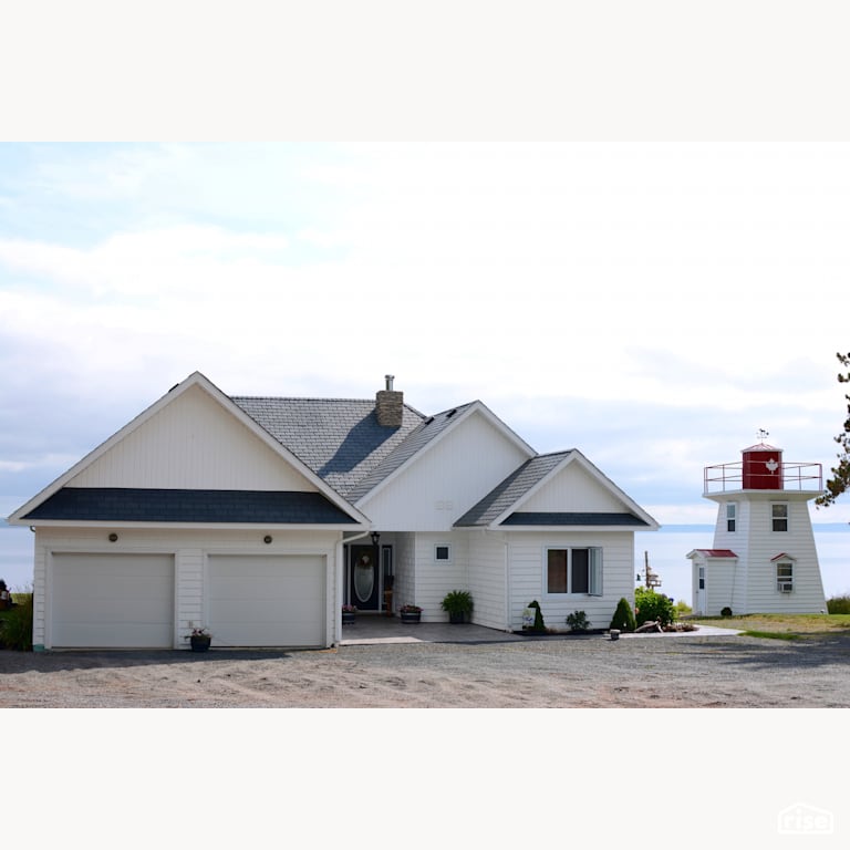 Lakeside Home in Grand Lake, NB, Canada with Recycled Rubber Mulch by Moderne Slate