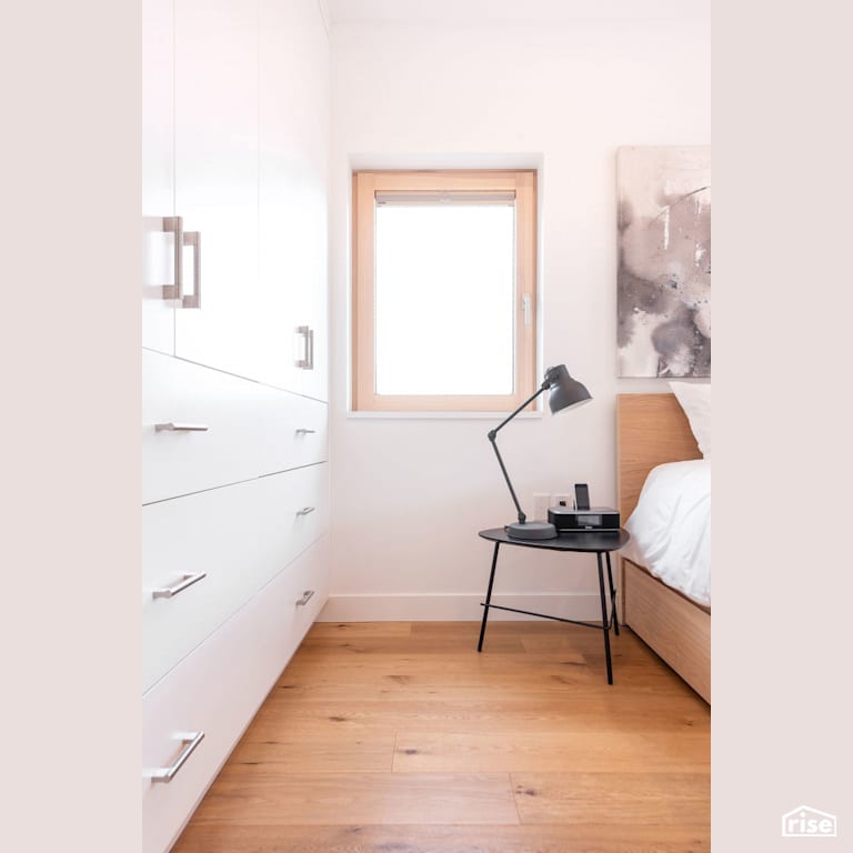 primary bedroom with Triple Pane Window by Lanefab Design/Build