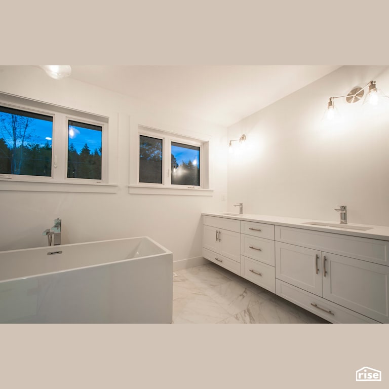 Modern Retreat - Bathroom with Low-Flow Bathroom Faucet by Homes by Highgate