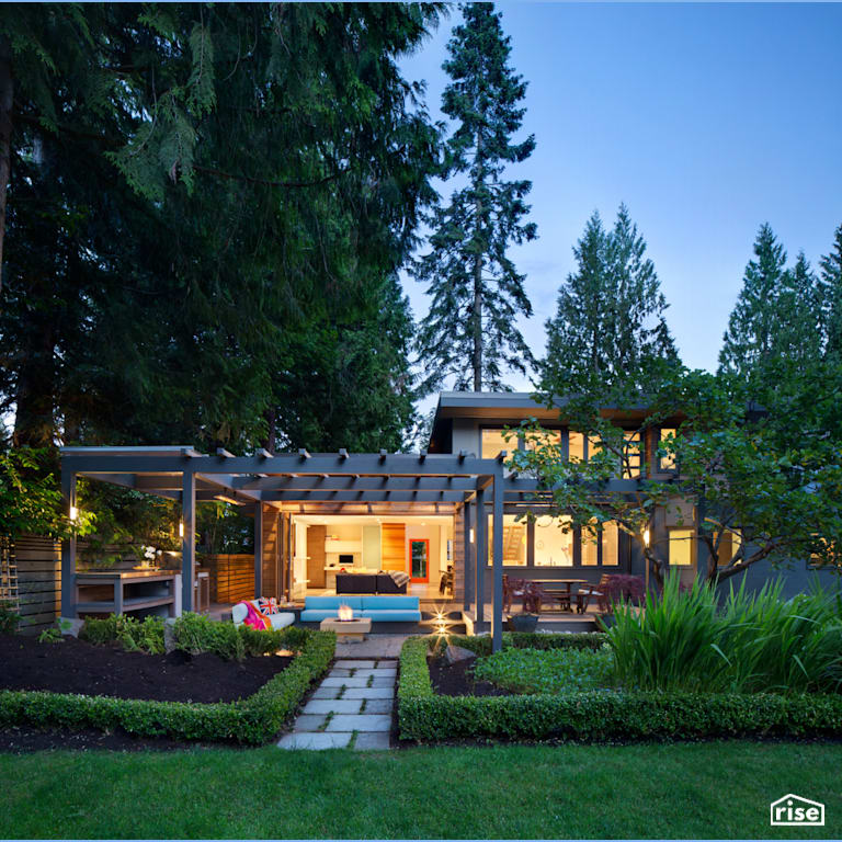 Patio with Outdoor Gardens by Naikoon Contracting