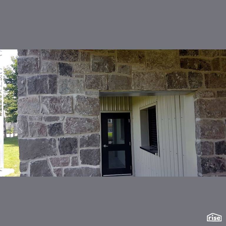 Stone Siding - Closeup with Stone Siding by Masonal Stone Inc