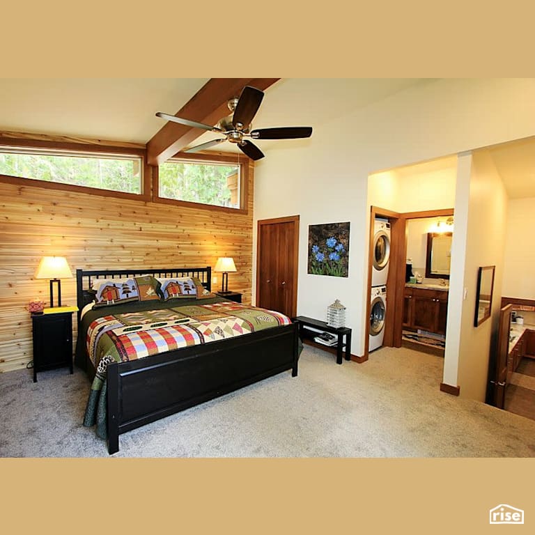 Copper Island Fine Homes - Master Bedroom with Fixed Window by Copper Island Fine Homes Inc.