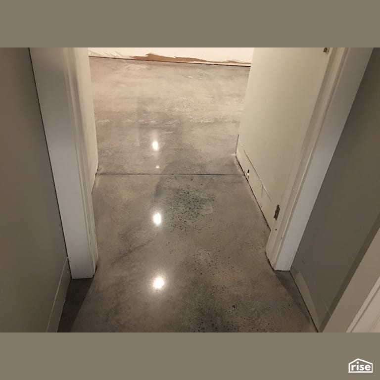 800 Grit random exposure polish with grey dye with Concrete Flooring by DeltaCrete