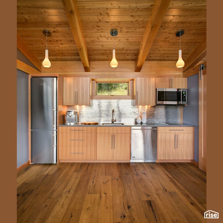 Sandpoint Vacation Home with Reclaimed Hardwood by FabCab Inc