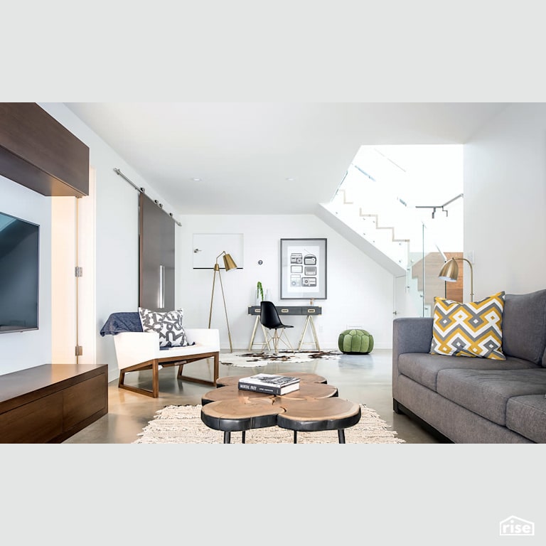 Living Room by Naikoon Contracting
