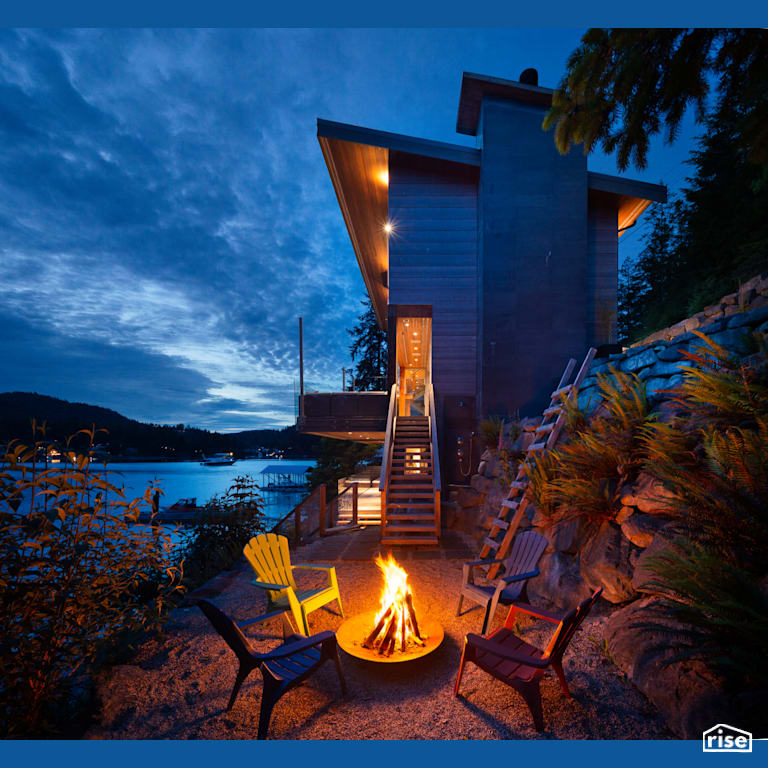 Cozy backyard with Accent Outdoor Lighting by Synthesis Design