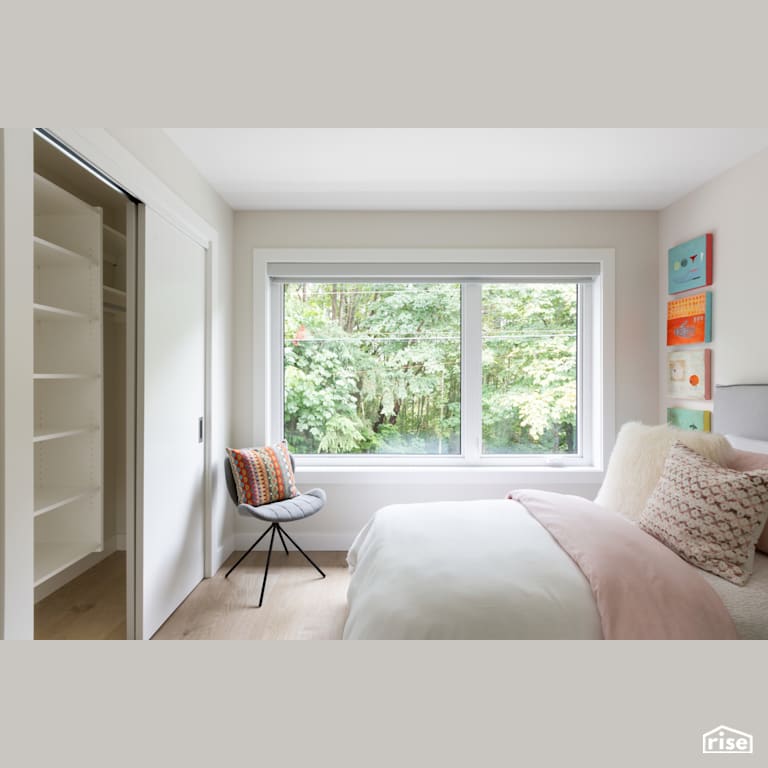 MODCUBE Bedroom with Prefabricated Panelized Home by Synthesis Design