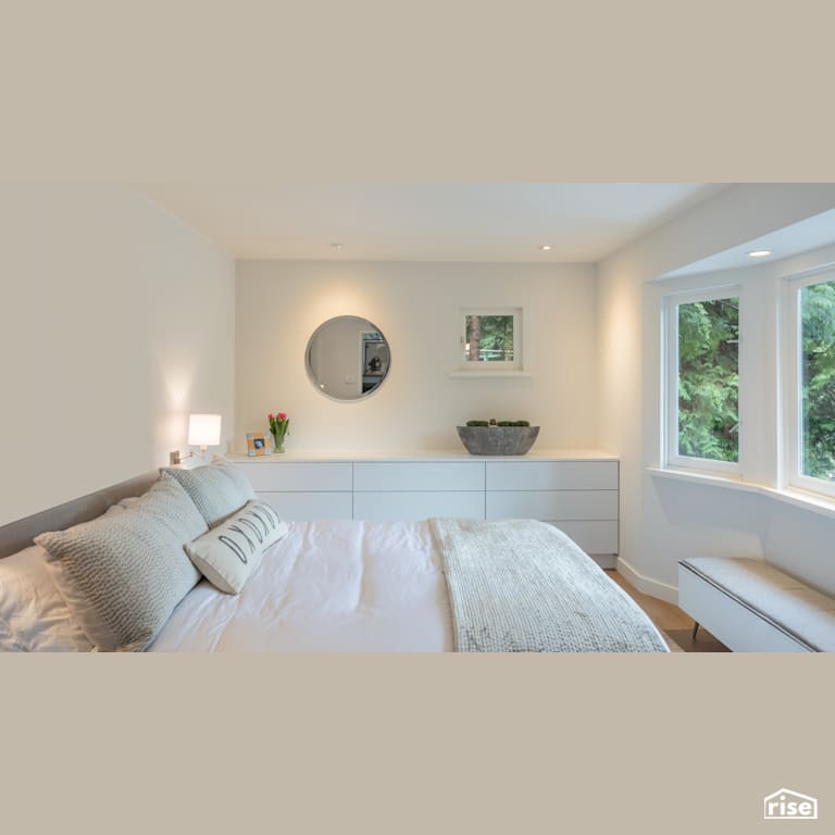 Marine Drive Modern Bedroom with Tilt-and-Turn Window by Synthesis Design