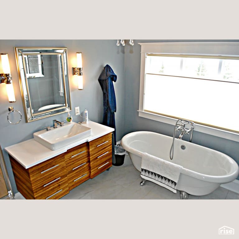 Lakefield Cove - Bathroom with Low-Flow Bathroom Faucet by Amazing Space Interiors