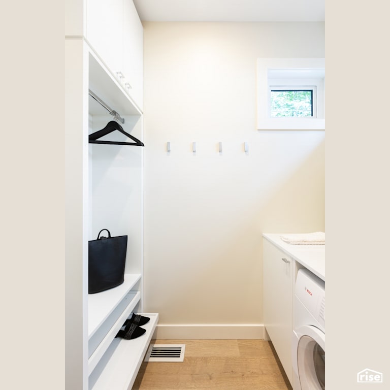 MODCUBE Laundry Room with Prefabricated Panelized Home by Synthesis Design