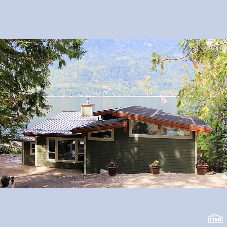 Copper Island Fine Homes - Exterior with Clapboard Wood Siding by Copper Island Fine Homes Inc.