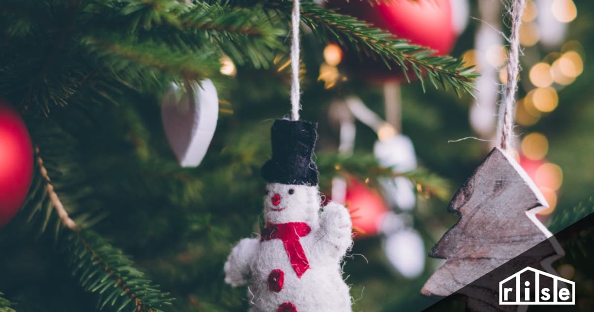 A Guide to Real vs. Fake Christmas Trees