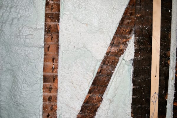 closed cell spray foam insulation