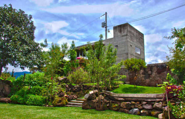 El Capricho front