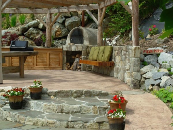 Outdoor pizza oven