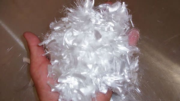Recycled polypropylene fibers for concrete