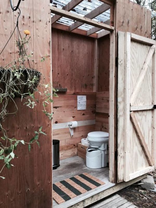 catskills container cabin bathroom