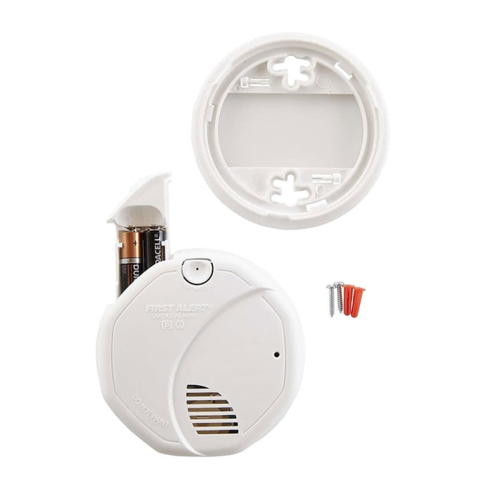 First Alert SA320CN Smoke Alarm With Smart Sensing Technology
