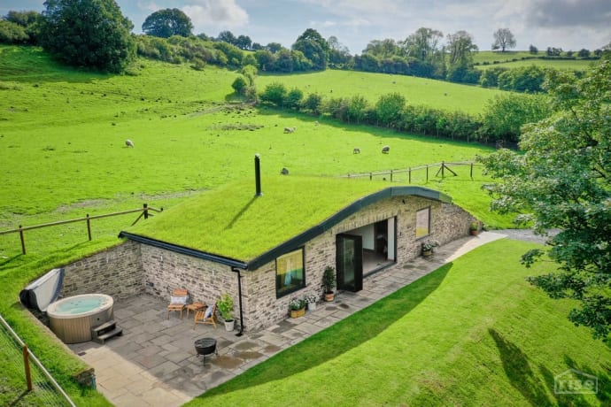 'The Burrow' Earth Sheltered House Cool Stays