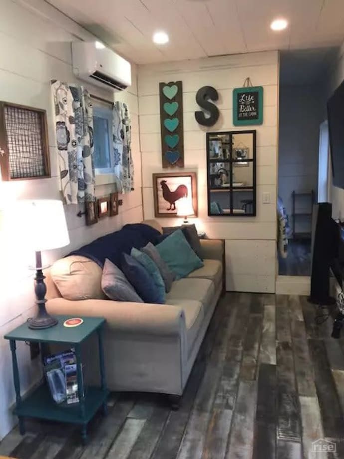 appalachian container cabin living room