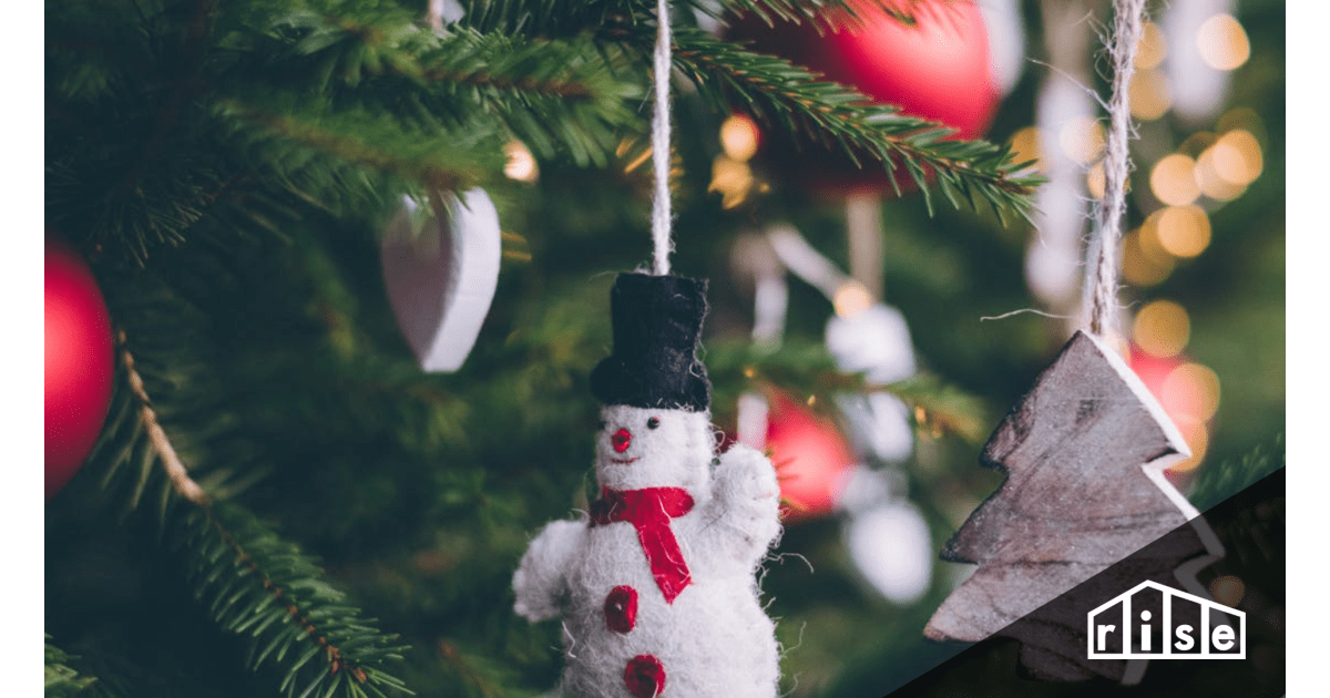 A Guide to Real vs. Fake Christmas Trees