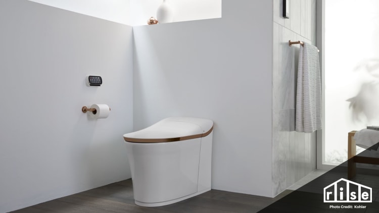 Toilet shop self cleaning
