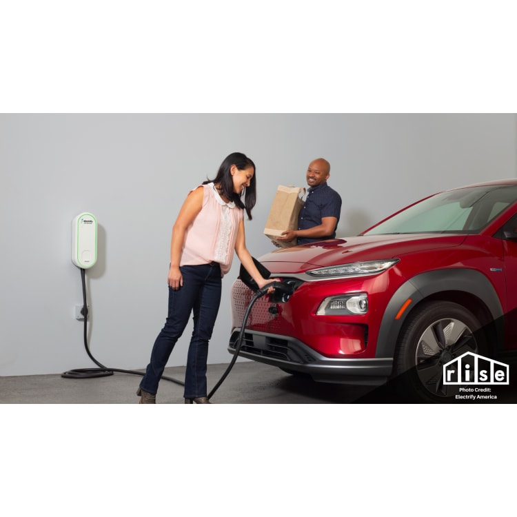 Charge ev outlet directly from solar