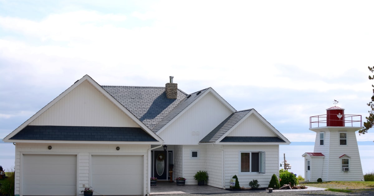 Rise Lakeside Home in Grand Lake, NB, Canada with Recycled Rubber