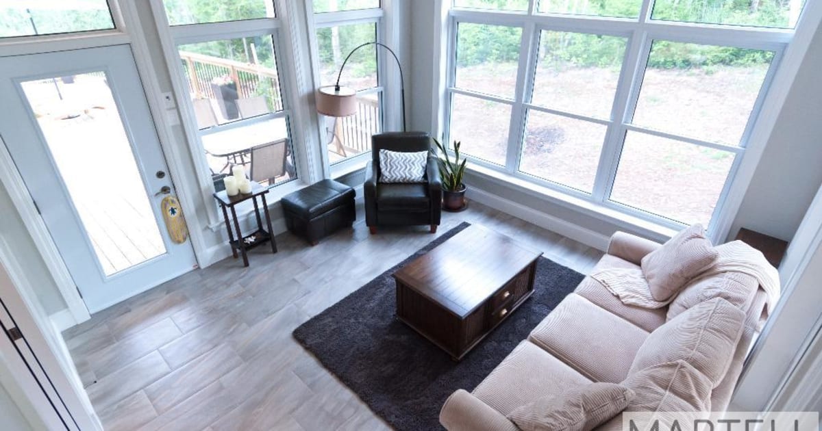 Rise Verona Court Family Room with Fixed Window by Martell Homes